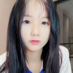 A beautiful and energetic female student born in 2005